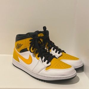 Size 9 Jordan 1 Mid University Gold